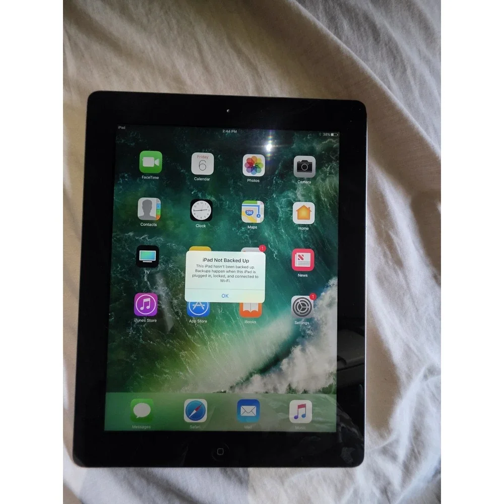 Apple iPad 4 16GB Wi-Fi Bluetooth Tablet Black Silver 9.7